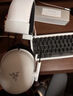雷蛇（Razer）旋風(fēng)黑鯊V2極速版 無(wú)線(xiàn)藍牙頭戴式電競游戲耳機耳麥 白色 被動(dòng)降噪 三角洲EQ調節 CSGO 吃雞 白 曬單實(shí)拍圖