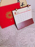 白校長(cháng)2026年日歷紅色馬年記事本商務(wù)辦公創(chuàng  )意多巴胺桌面臺歷擺件皮質(zhì)計劃本大格子自律打卡表-鴻運馬年 曬單實(shí)拍圖