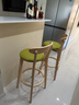南皇現代風(fēng)實(shí)木吧臺椅簡(jiǎn)約高腳凳子家用靠背吧凳前臺酒吧椅子餐廳座椅 原櫸木坐高70㎝-布藝草綠-帶靠背 高款 曬單實(shí)拍圖