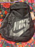 耐克（NIKE）官方艦店男包女包 新款運動(dòng)包戶(hù)外旅行背包休閑包學(xué)生書(shū)包雙肩包 黑色經(jīng)典款/尺寸47*30*16cm MISC 曬單實(shí)拍圖
