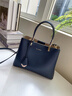 MOCCSOCC包包女包2026奢侈品牌新款牛皮斜挎手提包大容量媽媽包生日禮物 藏藍色【禮盒裝】 中包 曬單實(shí)拍圖