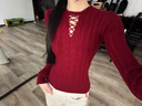 貞喜氣圓領(lǐng)交叉鏤空設計針織衫女2026秋冬新款復古甜辣妹內搭紅色毛衣 圓領(lǐng)交叉鏤空毛衣女【紅色】 均碼 曬單實(shí)拍圖