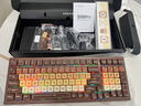 新盟S98Pro復古無(wú)線(xiàn)藍牙三模有線(xiàn)機械鍵盤(pán)客制化熱插拔電競游戲麻將音靜音機械軸辦公打字手感好女生98 焦糖布朗尼小熊-烏梅子Pro軸-6000毫安 曬單實(shí)拍圖