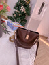ANYSMIC奢侈高端品牌包包女包2025新款秋冬真皮女包斜挎手提包復古水桶包 酒咖色(禮盒裝) 曬單實(shí)拍圖