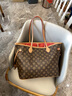 喵小姐（MISSMIAO）輕奢侈品牌女士單肩包包新款通勤大容量印花手提托特包禮物送女友 咖啡色(輕奢大牌高檔大容量百搭) 洋氣高級感腋下百搭子母包單肩包 曬單實(shí)拍圖