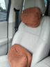 巫記奧迪A4L頭枕A6L腰靠A3/Q5/Q3/A8/Q7/Q8護頸枕靠枕汽車(chē)用內飾大全 奧迪（杜邦生物絨）火山紅-單頭枕 曬單實(shí)拍圖
