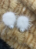 薇施妮（WEISHINI）秋冬毛球珍珠耳環(huán)女輕奢感氣質(zhì)大氣耳飾毛絨夸張絕美小眾耳釘 白色珍珠毛絨耳釘 曬單實(shí)拍圖