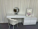 桉鵲梳妝臺新款軟包巖板現代簡(jiǎn)約臥室大容量收納一體免安裝化妝桌組合 80cm白色+三斗柜+太陽(yáng)鏡+月牙加厚羊羔椅 曬單實(shí)拍圖