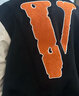 VLONE 大LOGO毛巾繡 哥特字體鋼印 立體剪裁拼皮棒球服 VLBJ25001黑橙 S 曬單實(shí)拍圖