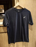 亞瑟士ASICS男子反光跑步短袖T恤反光夜視運動(dòng)T恤 2011D326-001 黑色 L 曬單實(shí)拍圖