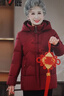 雅鹿媽媽羽絨服冬季2025新款短款連帽加厚保暖中老年人奶奶外套女 曬單實(shí)拍圖