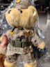 【次日達】兵哥哥迷彩小熊公仔玩偶生日新年禮物毛絨玩具紀念品 定制B款：名牌+腰帶+領(lǐng)銜（無(wú)靴子） 曬單實(shí)拍圖