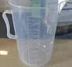 冰禹 BY-2019 刻度杯 塑料燒杯 實(shí)驗室器皿 塑料量杯 2000ml 2個(gè) 曬單實(shí)拍圖