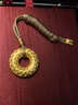 老鋪黃金古法手工足金項鏈 · 古錢(qián)紋平安扣吊墜（繩鏈款） 小號金重約23.6g 曬單實(shí)拍圖