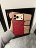素洛適用蘋(píng)果17promax手機殼復古酒紅滿(mǎn)屏k貓公仔iPhone16pro新年喜慶好看女15創(chuàng  )意帶掛繩14大視窗防摔 【酒紅滿(mǎn)屏黑線(xiàn)條kt】蝴蝶結手提繩 iPhone 17 Pro Max 曬單實(shí)拍圖