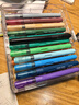 得力（deli）24色直液式丙烯馬克筆軟頭可水洗不透色學(xué)生熒光元旦涂鴉禮物層疊盒生日禮物水彩筆美育 曬單實(shí)拍圖