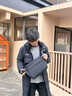 osoce斯哲男士斜挎單肩背包通勤時(shí)尚休閑短途騎行郵差包2025新款 潛影黑(11寸電腦+YKK防水拉鏈+磁吸扣) 曬單實(shí)拍圖