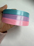 千茵閣彩帶1cm彩色絲緞帶滌綸帶禮品禮物包裝織帶兒童編發(fā)扎帶蛋糕包裝 彩色緞帶3卷 淺粉+淺紫+淺藍 曬單實(shí)拍圖