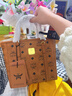 MCM【年終奢品】Toni Visetos老花單肩斜挎包菜籃子托特包送女生禮物 干邑色MWPAATN04CO001 曬單實(shí)拍圖