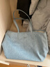 畹町女包包女托特包女25年大容量雙面背包仿牛仔藍腋下單肩包 蘭白 曬單實(shí)拍圖