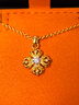 老鋪黃金古法手工足金項鏈 · 十字金剛杵（1號）鉆飾吊墜（金鏈款） 小號鎖骨鏈款金重約8.39g 曬單實(shí)拍圖