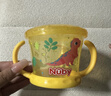 努比（Nuby）寶寶零食杯嬰兒零食碗幼兒防潑灑帶蓋便攜手柄兒童輔食盒 黃色恐龍 曬單實(shí)拍圖