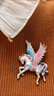 贏(yíng)夫人（Mrs win）個(gè)性神話(huà)飛馬胸針環(huán)保胸花超仙立體感仿琺瑯動(dòng)物天馬男士別針 DW0861粉色 曬單實(shí)拍圖
