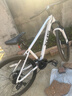 喜德盛山地自行車(chē)黑客500 X6鋁合金車(chē)架27.5大輪徑 油壓碟剎24速變速 26款白/灰黑15.5寸(適合身高155-170cm） 曬單實(shí)拍圖