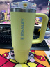 STANLEY保溫杯水杯巨無(wú)霸吸管杯PRO保溫保冷大容量杯子年會(huì )禮品男女禮物 【熱賣(mài)T0P3】柚黃- 887ml 曬單實(shí)拍圖