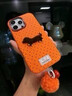 鑒百伊 新年款復古波點(diǎn)狗狗貼飾適用iPhone17promax蘋(píng)果16pro手機殼15毛球掛飾14promax新款13全包防摔 橙色貼飾單殼+毛球掛飾 iPhone 16 曬單實(shí)拍圖