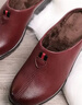 啄木鳥(niǎo)真皮拖鞋女秋冬季加絨外穿軟底防滑中年媽媽包頭棉拖鞋老北京布鞋 酒紅【加絨】坡跟7653 39 曬單實(shí)拍圖