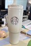 星巴克（Starbucks）杯子 經(jīng)典系列保溫吸管杯 高顏值大容量隨行水杯男女士送禮禮物 漸變款不銹鋼雙飲口提手杯820ml 曬單實(shí)拍圖