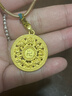 漢秀黃金八寶羅盤(pán)吊墜足金新款圓形鏤空情侶款項鏈生日禮物送老婆女友 八寶羅盤(pán)大款 金重約6.64克 曬單實(shí)拍圖