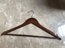 WCZ德國實(shí)木衣架子掛衣服掛架防滑無(wú)痕木質(zhì)衣?lián)巫臃b店高檔酒店專(zhuān)用 扁鉤款【高檔品質(zhì) 防潮耐腐】 10個(gè) 曬單實(shí)拍圖
