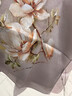 上海故事100%桑蠶絲真絲緞?dòng)』ㄅ缤笟獍俅钆績(jì)?yōu)雅絲巾女神節禮物 玉蘭映霞-丁香灰紫 170*50cm 曬單實(shí)拍圖