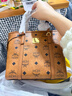 MCM【年終奢品】Toni Visetos老花單肩斜挎包菜籃子托特包送女生禮物 干邑色MWPAATN04CO001 曬單實(shí)拍圖
