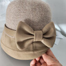 赫本風(fēng)蝴蝶結羊毛漁夫帽子女士高檔時(shí)尚秋冬季輕奢保暖禮帽盆帽子 赫本風(fēng)蝴蝶結羊毛漁夫帽【卡其色】 曬單實(shí)拍圖