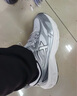 特步男鞋運動(dòng)跑步鞋復古減震耐磨透氣百搭跑步鞋子男經(jīng)典白/銀色  41 曬單實(shí)拍圖