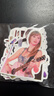 52張 Taylor Swift 泰勒演唱會(huì )寫(xiě)真周邊貼紙 霉霉 咕卡水杯相冊手賬貼紙 PVC防水裝飾 【52張不重復】泰勒演唱會(huì )-1117 5-8cm 曬單實(shí)拍圖