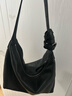 裘真新年禮物【明星推薦】經(jīng)典hobo包植鞣牛皮腋下通勤休閑餃子女包 黑色-大號 小包/大包 曬單實(shí)拍圖