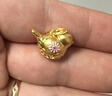 世紀緣滿(mǎn)足鳥(niǎo)黃金吊墜古法足金琺瑯溫潤細膩小鳥(niǎo)多元搭配掛墜新年禮物 4.66g 曬單實(shí)拍圖