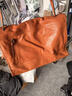 裘真【宋佳同款】植鞣羊皮信使漫郵包松弛大容量通勤休閑郵差包女 焦糖色-大號 曬單實(shí)拍圖