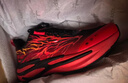 安踏（ANTA）兒童運動(dòng)鞋男女大童赤焰6跑步鞋26春季新年款旋鈕扣潮酷夜光跑鞋 【男密網(wǎng)夜光版】黑/熱力紅-8 35 鞋內長(cháng)22cm 曬單實(shí)拍圖