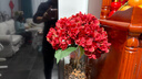 生喜朗紅色繡球假花干花花束婚慶裝飾客廳擺件仿真花插花三八節女神禮物 曬單實(shí)拍圖