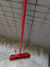 加厚五排掃把掃帚優(yōu)質(zhì)清潔工具掃除灰塵20年火爆熱銷(xiāo)掃帚木頭把 紅色掃帚【1把】 曬單實(shí)拍圖