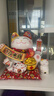 吉貓堂招財貓擺件開(kāi)業(yè)大號自動(dòng)搖手店鋪前臺家居客廳裝飾發(fā)財貓送禮禮品 銷(xiāo)量明星【八方來(lái)財】28*20*24 【禮盒+坐墊+圍脖】電池插電兩用 曬單實(shí)拍圖