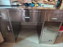 304不銹鋼辦公桌電腦桌無(wú)塵車(chē)間工作臺寫(xiě)字桌分揀桌實(shí)無(wú)菌抽屜桌 【201不銹鋼】1.2米+三斗兩門(mén) 曬單實(shí)拍圖