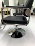 皮質(zhì)美發(fā)椅理發(fā)店升降旋轉椅子發(fā)廊用簡(jiǎn)約皮質(zhì)理發(fā)椅發(fā)廊用理發(fā)椅 銀色圓盤(pán)+腳踏【黑色】 曬單實(shí)拍圖