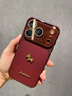 科鵬適用蘋(píng)果17promax手機殼馬年新款iPhone17Pro高級感自帶鏡頭膜全包防摔17網(wǎng)紅高檔紅色超薄皮紋女 【酒紅色+小馬配件】水晶鏡頭膜荔枝皮紋相機鍵全包 iPhone 17 Pro Max 曬單實(shí)拍圖