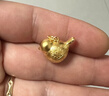 世紀緣滿(mǎn)足鳥(niǎo)黃金吊墜古法足金琺瑯溫潤細膩小鳥(niǎo)多元搭配掛墜新年禮物 4.66g 曬單實(shí)拍圖